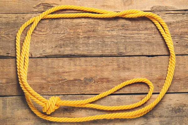 木製の背景にロープで作られたフレーム — ストック写真