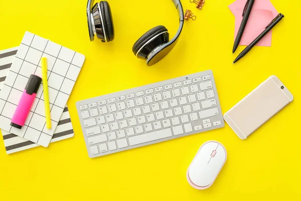 Computer Keyboard Gadgets Stationery Color Background — Stock Photo, Image