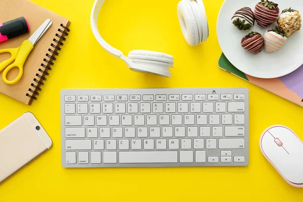 Computer Keyboard Gadgets Stationery Color Background — Stock Photo, Image