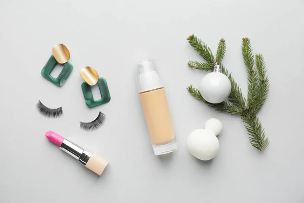 Julsammansättning Med Kosmetika Vit Bakgrund — Stockfoto
