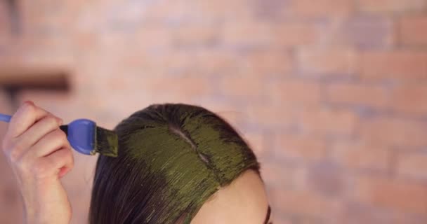 Young Woman Using Henna Hair Dye Home — Stock Video