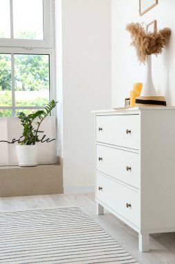 Çekmeceli modern oturma odası.