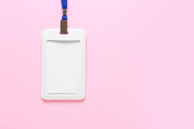 Renk arkaplanındaki boş rozet