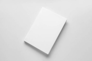 Işık arkaplanı üzerine boş kitap