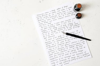 Nib kalem, mektup ve mürekkep.