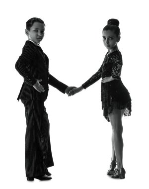 Beyaz arka planda dans eden küçük çocukların silueti