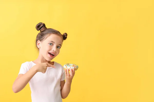 Cute Little Girl Sweet Donut Color Background — Stock Photo, Image