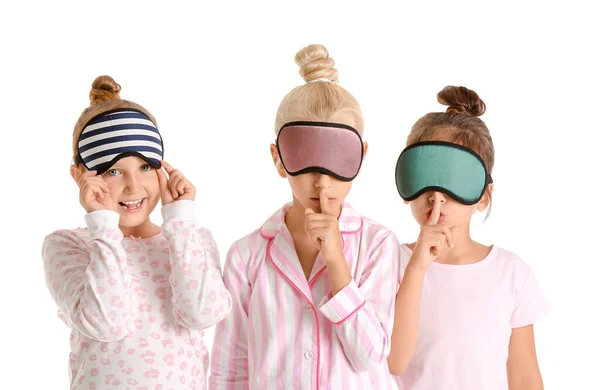 Schattige Kleine Meisjes Pyjama Slaap Maskers Witte Achtergrond — Stockfoto