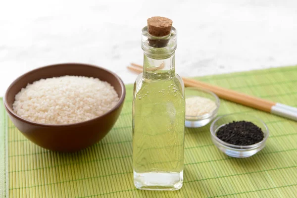 Composición Con Vinagre Arroz Sobre Mesa — Foto de Stock