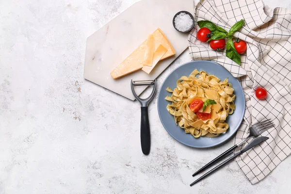 Plate Tasty Pasta Pesto Sauce Light Background — Stock Photo, Image