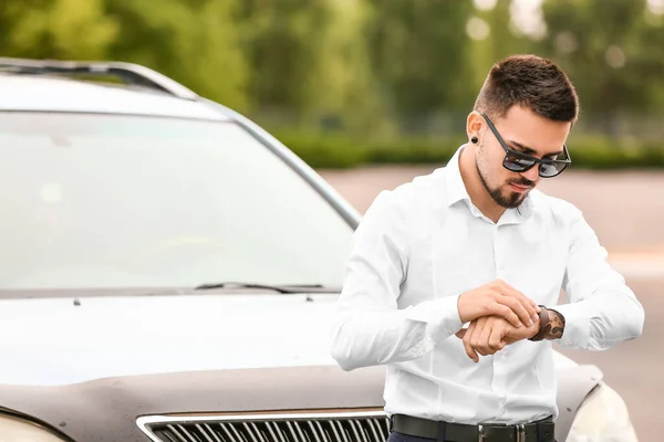 Beau Homme Près Voiture Moderne — Photo