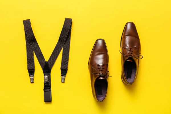 Classic Leather Male Shoes Suspenders Color Background — Stock Photo, Image