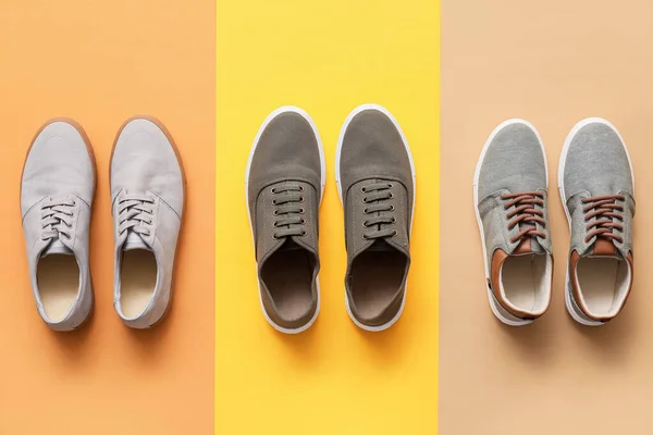 Diferentes Zapatos Masculinos Casuales Sobre Fondo Color —  Fotos de Stock