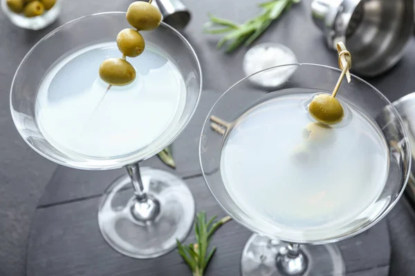 Vasos Sabroso Martini Sobre Fondo Oscuro — Foto de Stock
