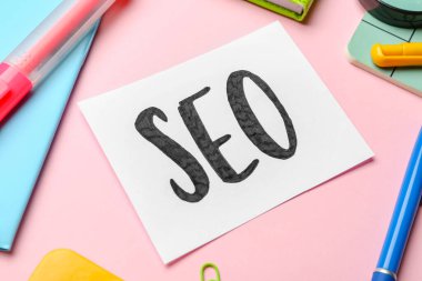 Kağıtların kısaltması SEO ve renk arkaplanı kırtasiyesi
