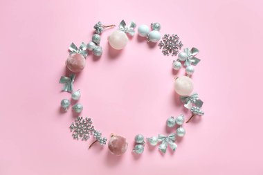 Renk arkaplanındaki güzel Noel kompozisyonu