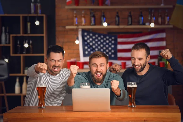 Happy Men Winning Sports Bets Pub — Stock Photo, Image