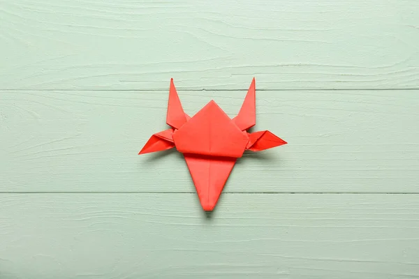 Origami Touro Como Símbolo Ano 2021 Cor Fundo Madeira — Fotografia de Stock