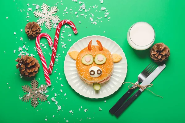 Tasty Sandwich Shape Bull Festive Table Setting — Stock Photo, Image