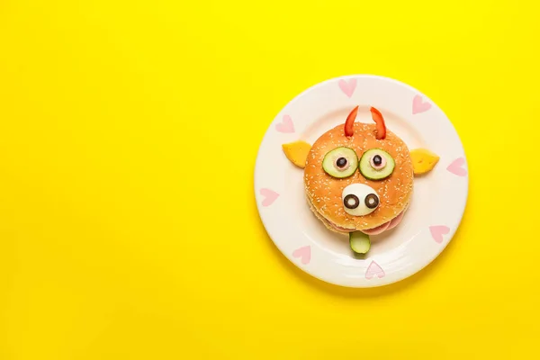 Plate Tasty Sandwich Shape Bull Color Background — Stock Photo, Image