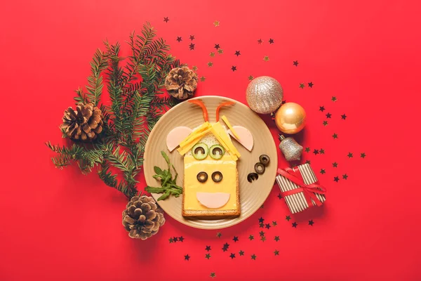 Tasty Sandwich Shape Bull New Year Decor Color Background — Stock Photo, Image