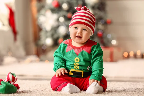 Bebé Bonito Com Traje Duende Casa Véspera Natal — Fotografia de Stock