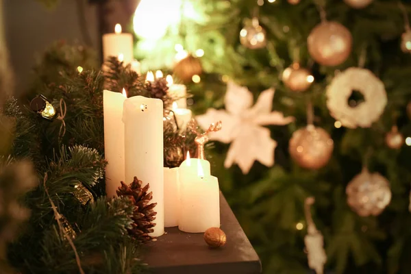 Burning Candles Mantelpiece Decorated Christmas — Stock Photo, Image