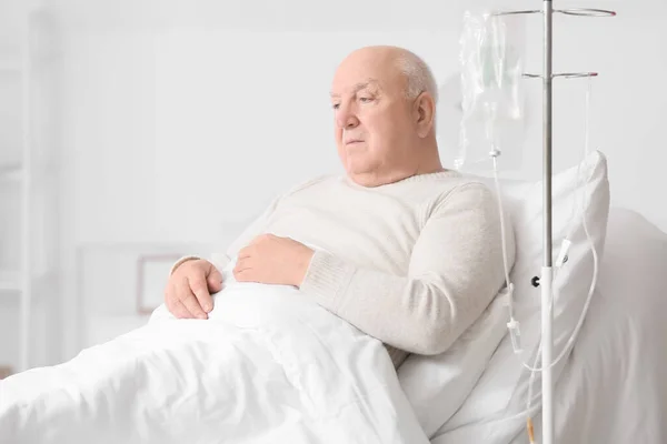 Senior Unterzieht Sich Einer Chemotherapie Der Klinik Prostatakrebs Aufklärungskonzept — Stockfoto