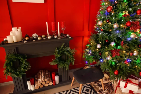 圣诞装饰客厅的内部 — 图库照片