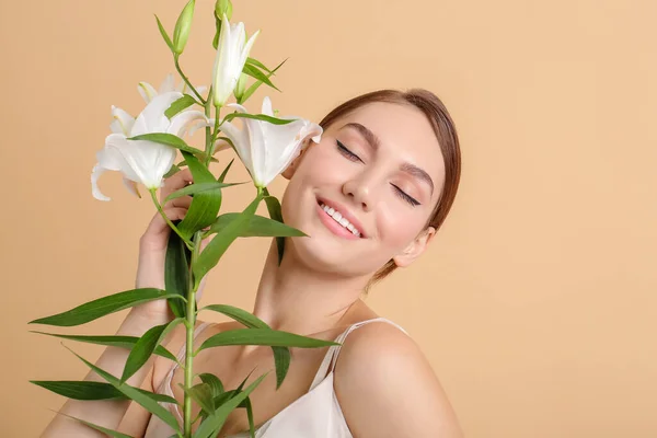 Beautiful Young Woman Fresh Lilies Color Background — Stock Photo, Image