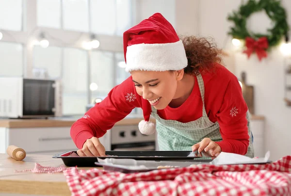 Young Woman Baking Tasty Gingerbread Cookies Kitchen Christmas Eve — Stock Photo, Image