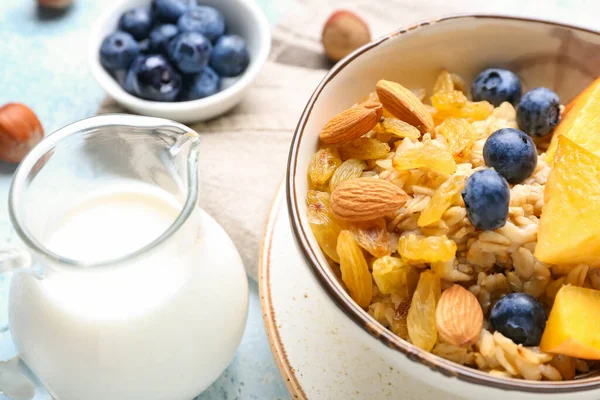 Tatlı yulaf ezmeli kase, yakın plan.