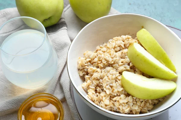 Tatlı yulaf ezmeli kase, yakın plan.