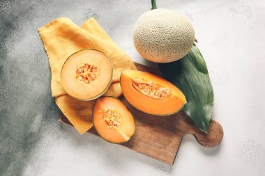 Masada tatlı olgun kavun kompozisyonu