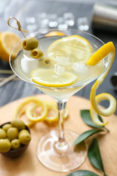 Szklanka Świeżego Martini Stole — Zdjęcie stockowe