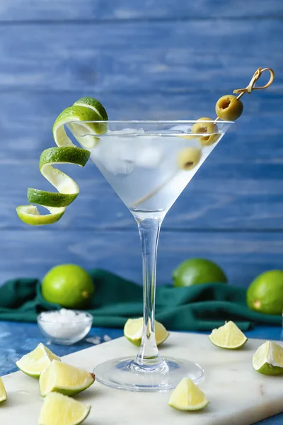 Szklanka Świeżego Martini Tle Koloru — Zdjęcie stockowe