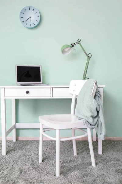 Interieur Van Kamer Met Comfortabele Werkplek — Stockfoto