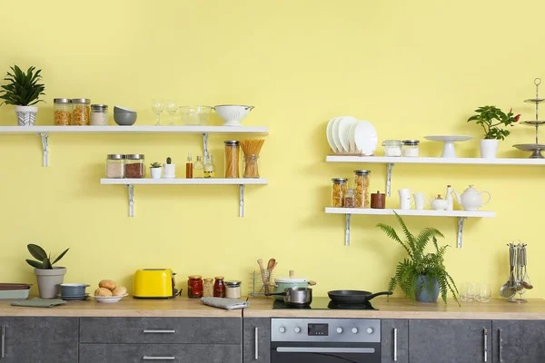 Interior Cocina Moderna Con Estantes — Foto de Stock