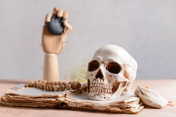 Spell Book Human Skull Beads Table — Foto Stock