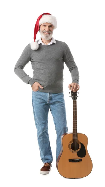 Senior Man Santa Hatt Och Med Gitarr Vit Bakgrund — Stockfoto