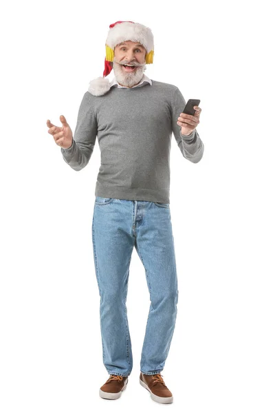 Senior Man Lyssnar Julmusik Vit Bakgrund — Stockfoto