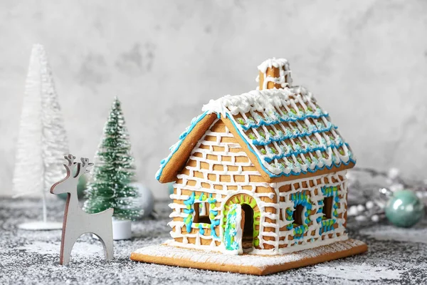 Beautiful Gingerbread House Christmas Decor Table — Stock Photo, Image