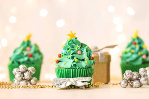 Tasty Christmas Cupcakes Decor Table — Stock Photo, Image