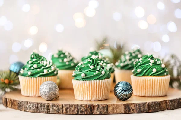 Tasty Christmas Cupcakes Decor Table — Stock Photo, Image