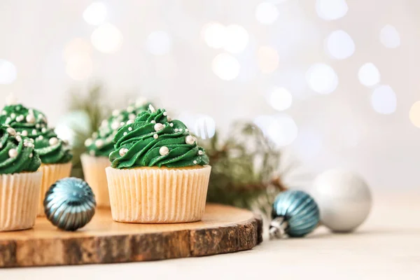 Tasty Christmas Cupcakes Decor Table — Stock Photo, Image