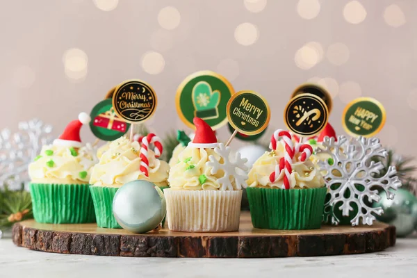Board Tasty Christmas Cupcakes Blurred Background — Stock Photo, Image