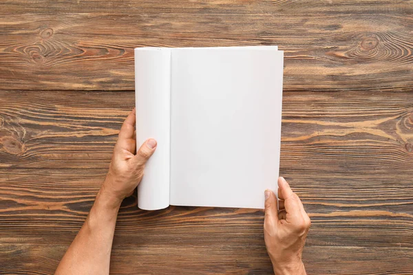 Old Man Blank Magazine Table — Stock Photo, Image