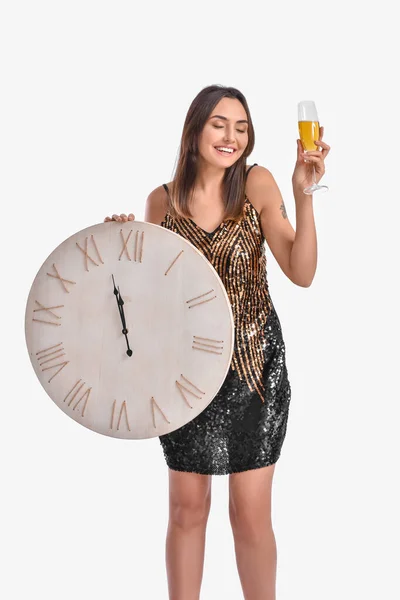 Belle Jeune Femme Avec Horloge Champagne Sur Fond Gris Concept — Photo