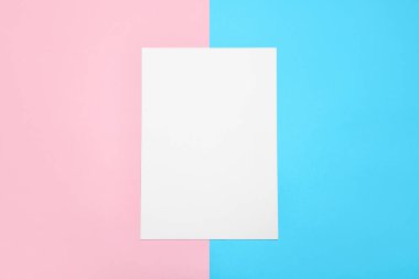 Renk arkaplanı üzerine boş kağıt sayfası