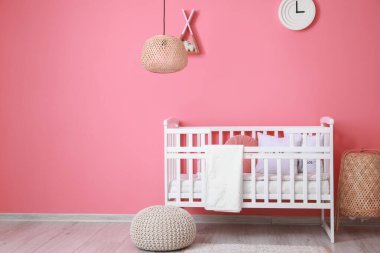 Rahat yataklı, modern çocuk odası.